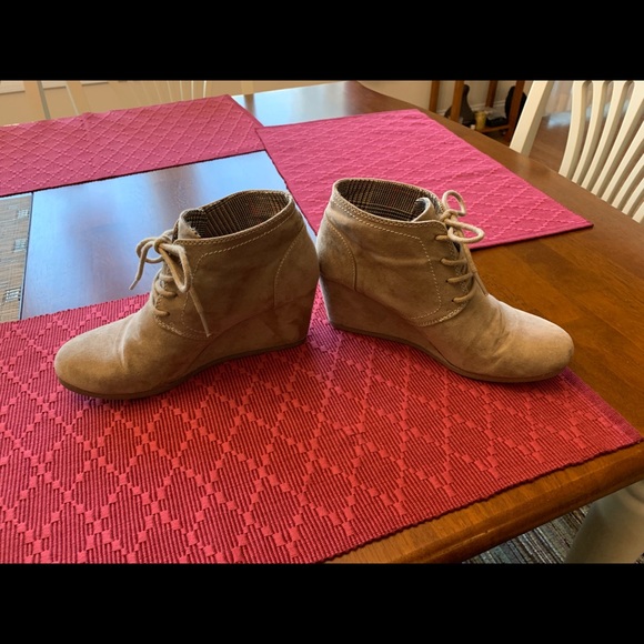 Suede Booties sz 7 light brown - Picture 3 of 7